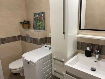 Nadštandardný 2-izbový byt 65m2 so samostatnou kuchyňou - 17
