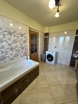 Rodinny dom s pozemkou v Okoci - 17