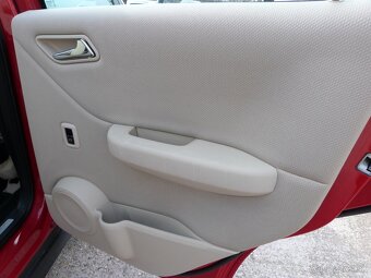 Mercedes-Benz A trieda 160 Elegance Autotronic - 17