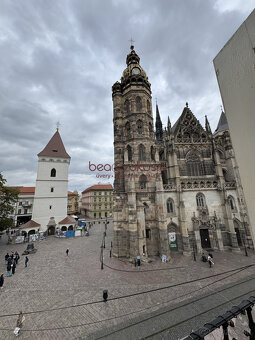 NA PRENÁJOM_výhľad z balkóna na Urbanovu vežu_Košice_115 m2_ - 17