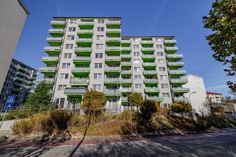 Veľký, svetlý 2 izb byt s terasou, garážou a výhľadom. - 17