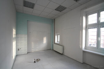 Prenájom priestorov  na 1. poschodí Dom Módy na Nám. gen. M. - 17