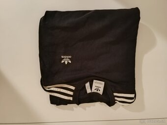 Krabica plný mikín - 17