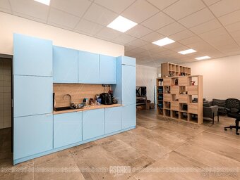 Moderný obchodno-administratívny komplex so sklad. halami - 17