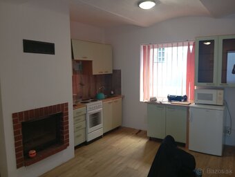 Sklade kancelária a obytný dom - 17