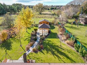 RODINNÝ DOM S ÚŽASNÝM SÚKROMÍM, VEĽKORYSÝM POZEMKOM A MODERN - 17