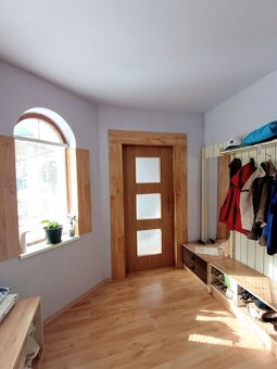 Štýlový dom v obci s výbornou občianskou vybavenosťou - 17