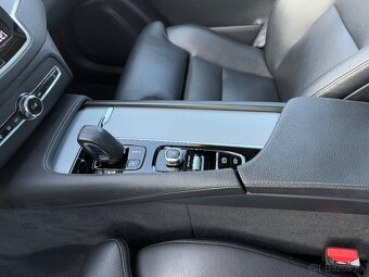 Volvo XC90 2.0 B5 Drive-E Momentum Pro AWD A/T 7m DPH - 17