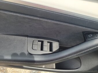 Predám elektro auto TESLA model 3 dual motor, 6/2021 - 17