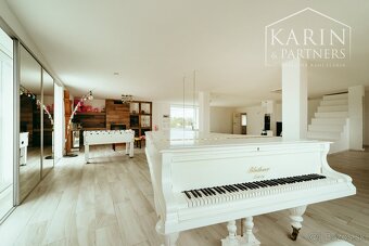 Moderný a priestranný 5 izbový dom s veľkým pozemkom - 17