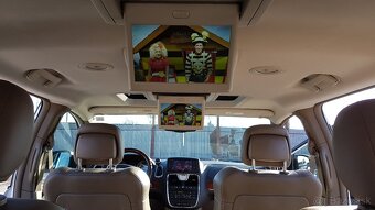 Chrysler Town&Country - 17