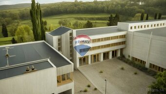 Priemyselný areal 51000m2, Budovy, sklady, výrobné haly,  Sn - 17