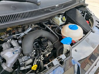 Predám Volkswagen T5 Multivan Highline - 17