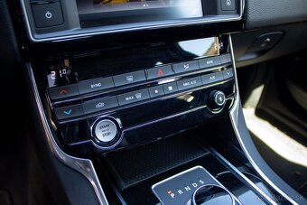 Jaguar XE /AJ NA SPLATKY/ - 17