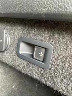 Volkswagen Passat Variant 2.0 TDI Business DSG - odpočet DPH - 17