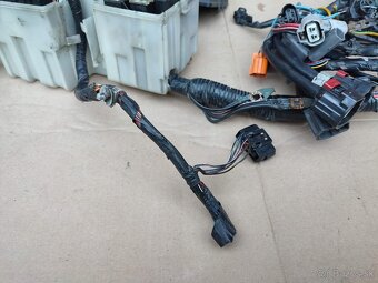 MAZDA Fusebox Poistková skrinka s káblovým zväzkom - 17
