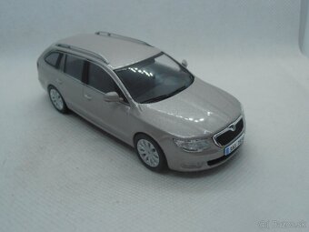 Škoda Superb II   "Kaleidoskop" 1/43 - 17