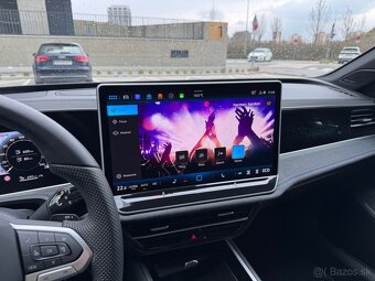 VW Passat R-Line Black Style 2025 - 17