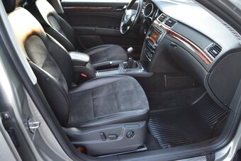 ŠKODA SUPERB COMBI II 2.0 TDI ELEGANCE, KOŽA, BIXENÓNY, R17 - 17