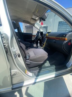 Toyota avencis - 17