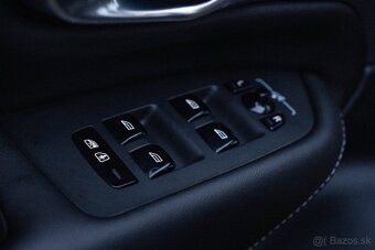 Volvo XC90 B5 - 17