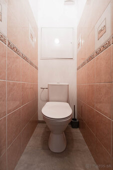 Na predaj priestranný 3-izbový byt s balkónom a loggiou v ob - 17