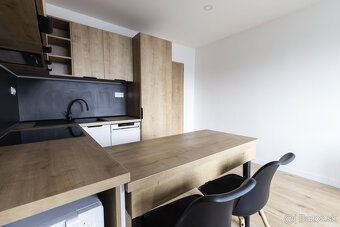 Na PRENÁJOM menší 3i byt na ul Tomášikova - 17