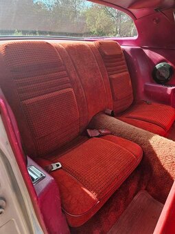 Pontiac Firebird V8 z roku 1980 - 17