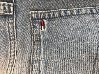 TOMMY HILFIGER originál jeansove/capri nohavice L/XL - 17