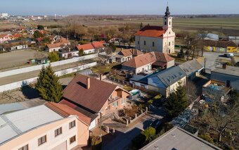NA PREDAJ PODPIVNIČENÝ RODINNÝ DOM V OBCI KOSTOLNÉ KRAČANY - 17