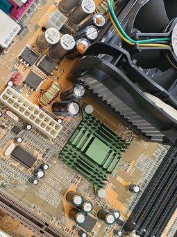 Socket 775: Gigabyte GA-G41M-ES2H, Socket 478: ABIT SR7-8X - 17