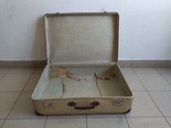 Predám zvieracie vankúše, kôš, pomôcky do kuchyne . 3 eur ku - 17