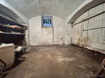 REZERVOVANÉ- Predám veľký 3izb byt na prízemí v pôvodnom st. - 17