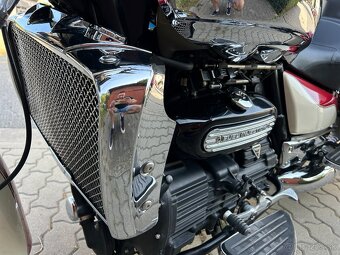 Triumph Rocket III, Touring 2.3i - 17