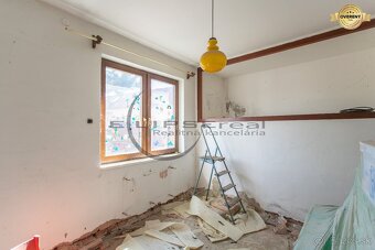 NA PREDAJ starší 3-izbový rodinný dom v Lábe - pôvodný stav - 17