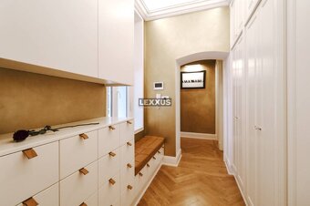 | Veľkometrážny luxusný 3 izbový byt v historickom centre me - 17