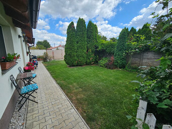Moderný rodinný dom s pozemkom 834 m2, bazán, terasa.. - 17