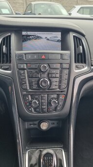 Opel Cascada 1,6T Cosmo 125kw M6 cabrio - 17