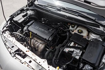 Opel Astra 1.6 ECOTEC 85kW Enjoy M5 03/2012 - 17