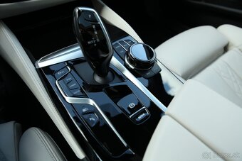 BMW Rad 5 Touring 530e Xdrive Luxury°Individual°Laser°Nappa° - 17