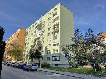 Na predaj 3 izbový byt, 65 m2, lodžia, čiastočná obnova, Nem - 17