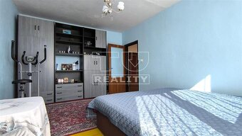 Na predaj veľký 4-izbový byt s balkónom a garážou –... - 17