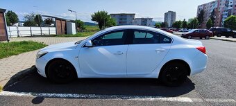 Opel Insignia 2.0 CDTI 118kw r.v.2009 - 17