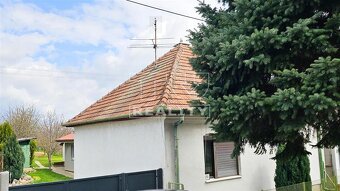 Na predaj rodinný dom s peknou záhradou v tichej časti... - 17