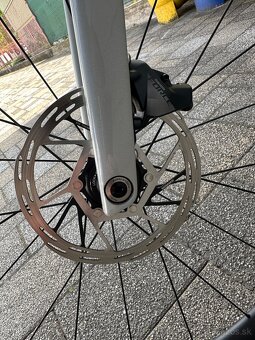 Predám cesťák Cube AGREE C:62 SL + Garmin veci - 17