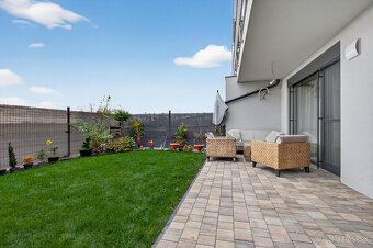 Na predaj 3-izbový byt so záhradkou a vlastným parkovacím mi - 17