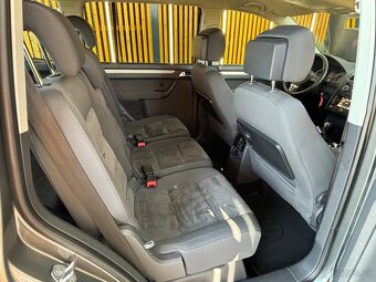 Volkswagen Touran 2.0 TDI Highline DSG 7Miest. - 17