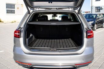 Volkswagen Passat Variant 2.0 BiTDI Highline 4Motion DSG - 17