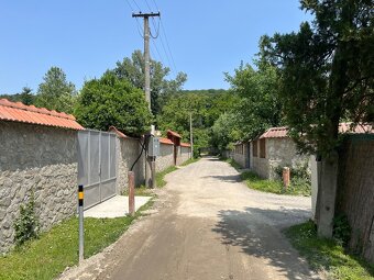 Záhrada s chatou - Devín - 17