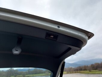 Škoda Octavia Combi 2.0 TDI DPF RS DSG - 17